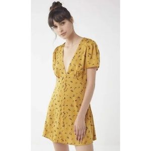 NWT Urban Outfitters UO Jen Short Sleeves V-Neck Floral Yellow Mini Dress Medium